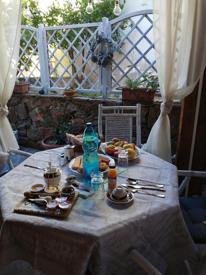 Lughera B&B Tula Buitenkant foto